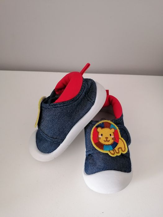 Нови пантофи 21-ви номер