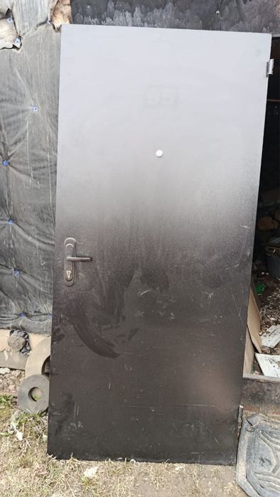 Продам входную дверь