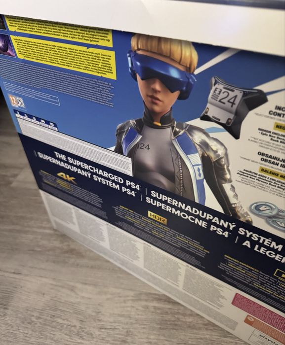 PS4 Pro 1TB + 2 джойстика + 11игри