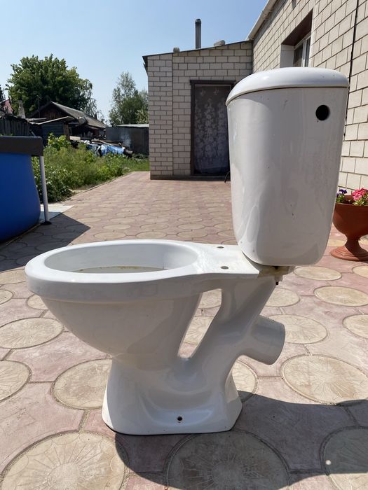 Продам строительный унитаз без бачка