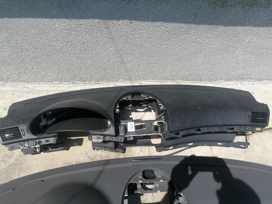 Табло Mercedes W211 сиво черно и бежово(жълто) от ляв волан!