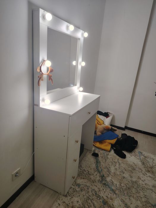 Срочно продаем трюмо