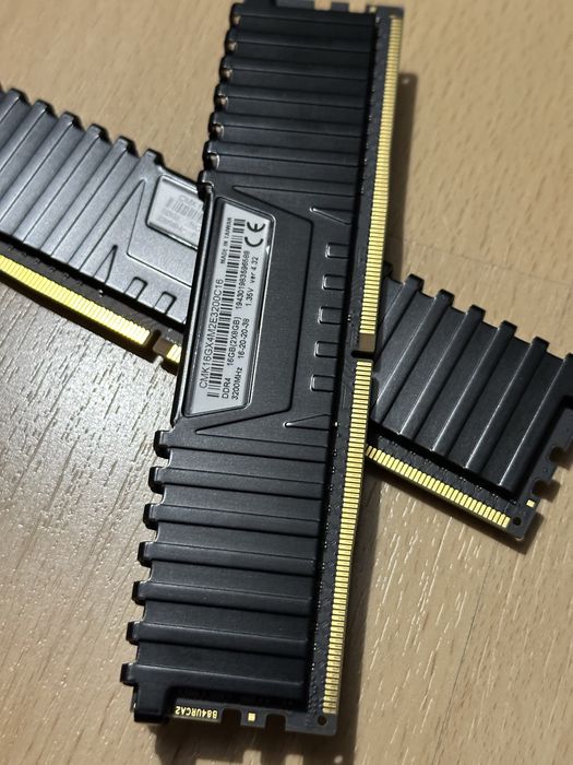 Memorie RAM DDR4 - Corsair Vengeance 16 GB (2x8) - 3200Mhz