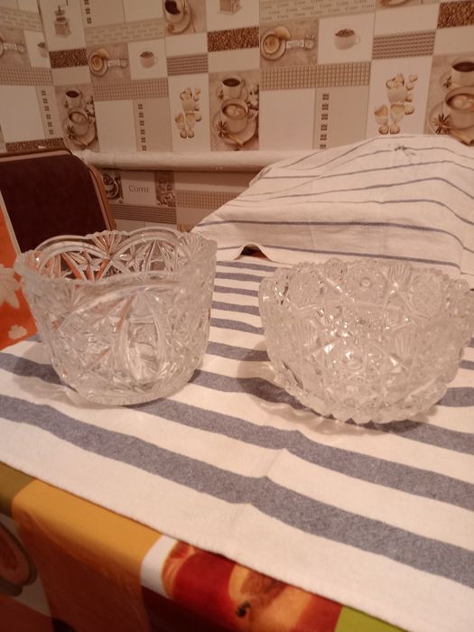 Продам хрустальные вазочки.