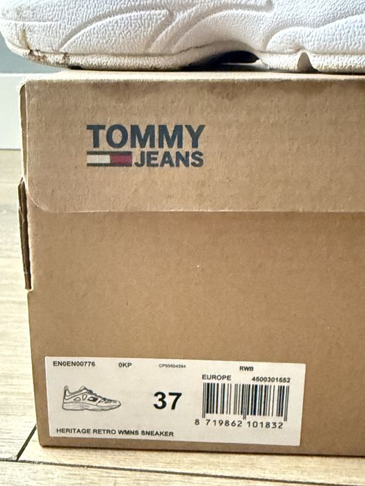 Tommy Hilfiger маратонки