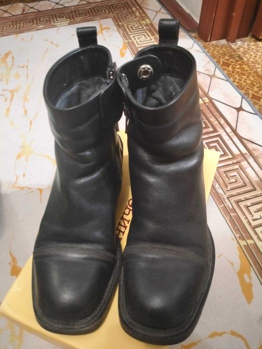 Отдам бесплатно сапоги весенние.