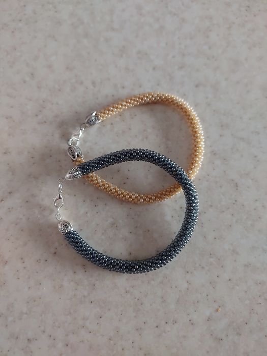 Браслет, жгут из чешского бисера