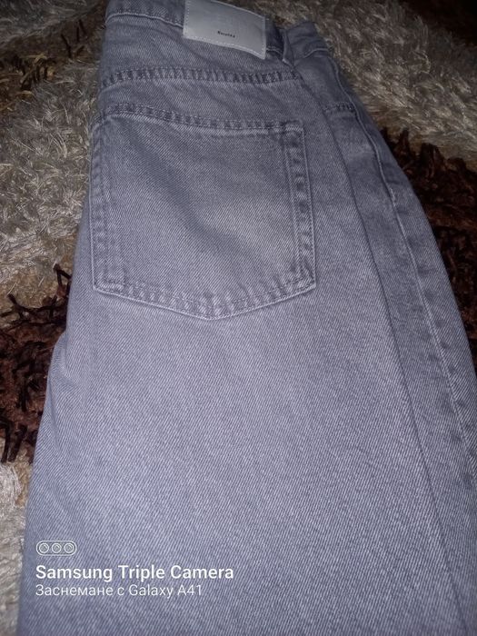 Продавам дънки на Bershka,