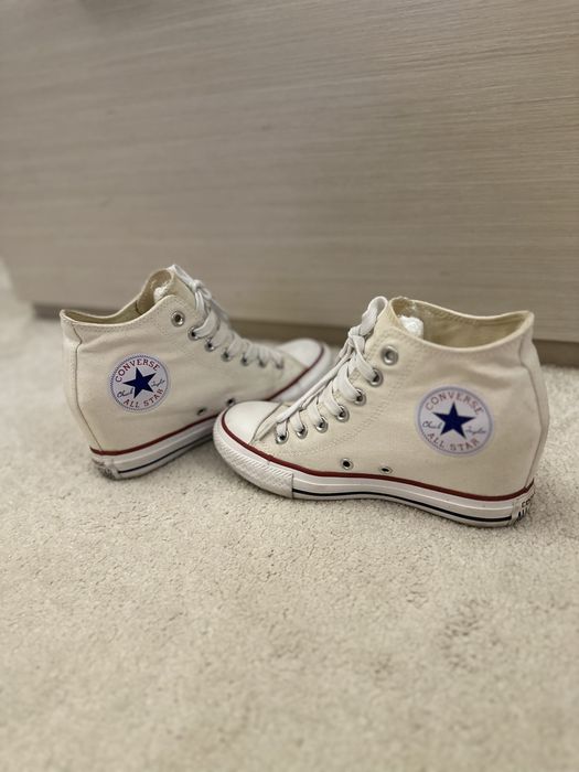 Converse cu talpa ascunsa