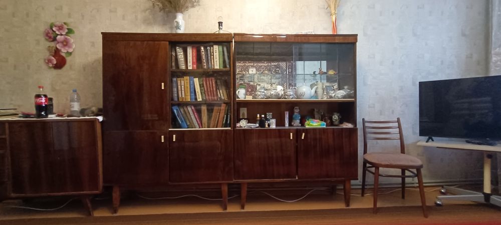 Сервант, книжный шкаф, тумбочка полированные