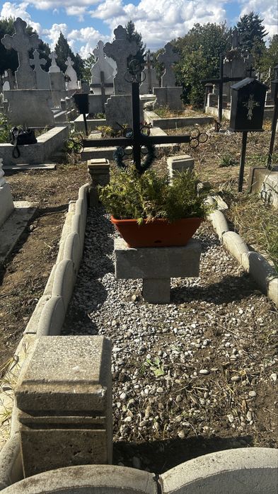 Vand loc veci Cimitir Mihai Bravu