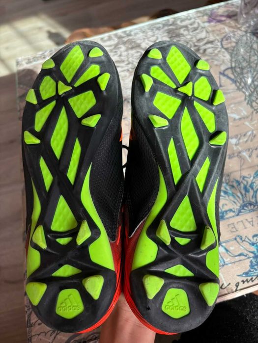 Бутонки Adidas черно/червени размер 36