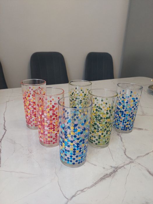 Набор стеклянных бокалов и графина