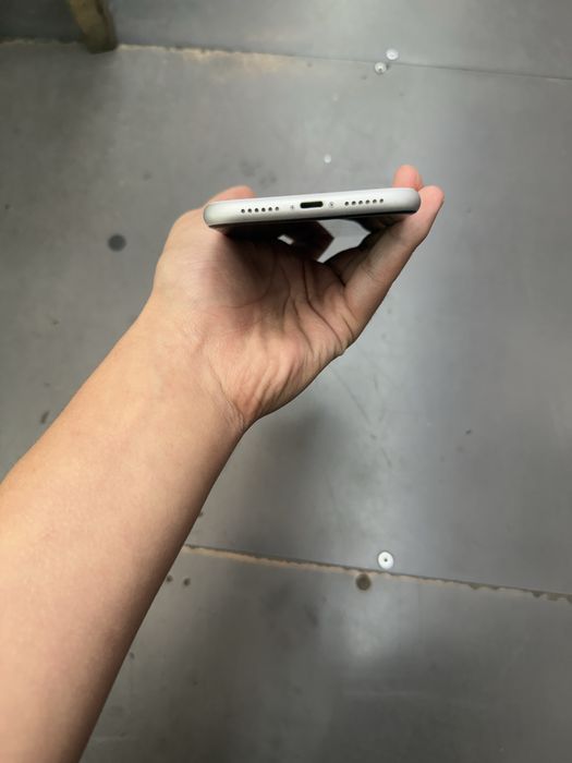 Iphone Xr 128 gb 75 yomkst hamm joyi radnoy usta kormagan