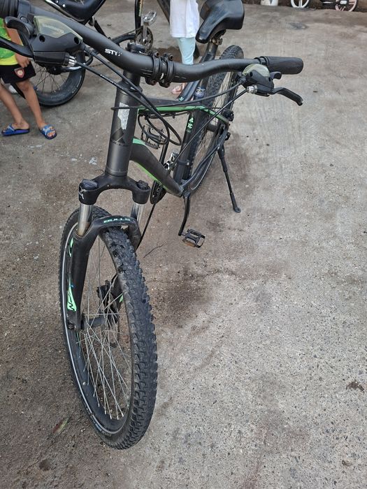 Vand bicicleta in stare buna