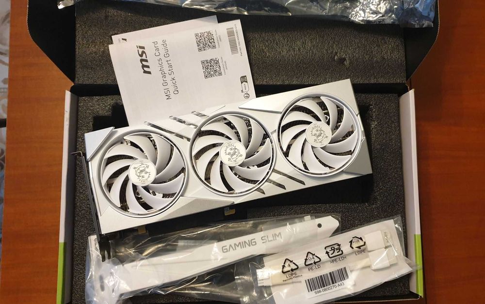 Nvidia GeForce 4070 Super - MSI GamingX Slim White - 12GB GDDR6X