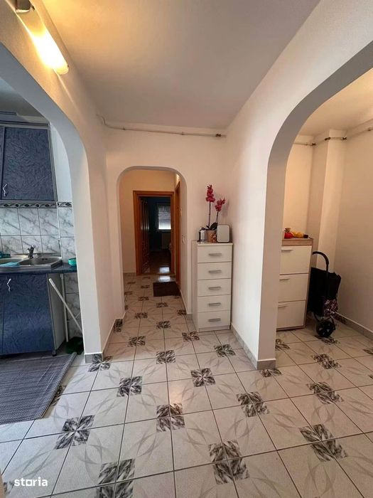 De vanzare apartament 3 camere și balcon,70mp, etaj 2,  Bd Roman Musat