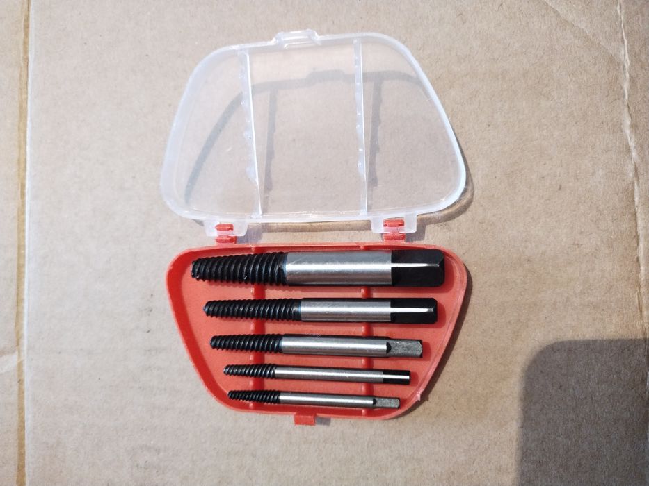 Винт экстрактор 5 штук.