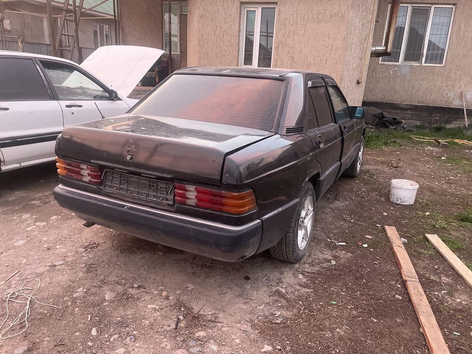Мерседес Бенс 190 с вложениями