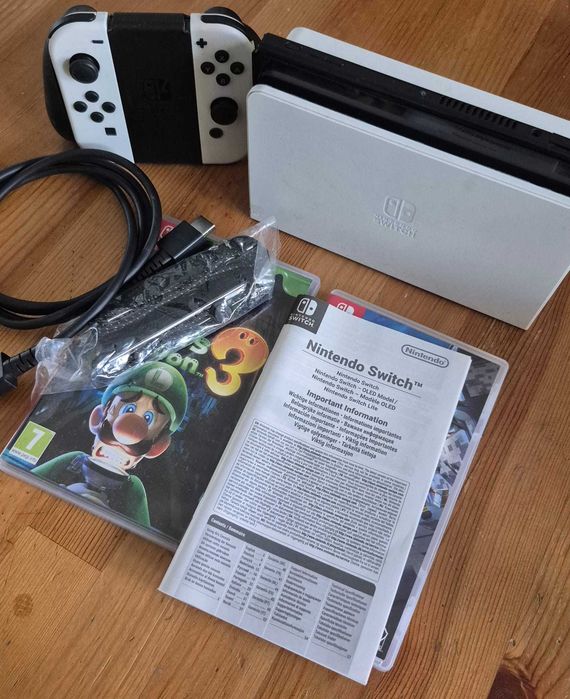 Nintendo Switch OLED White + 2 jocuri