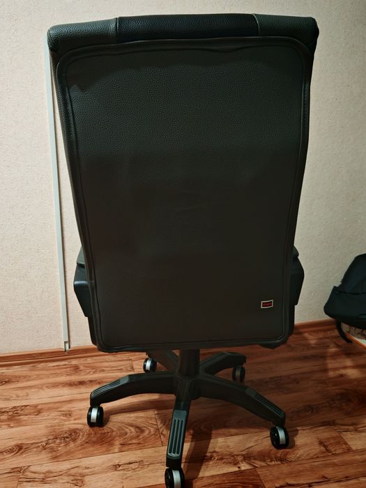 Продам кресло офисное