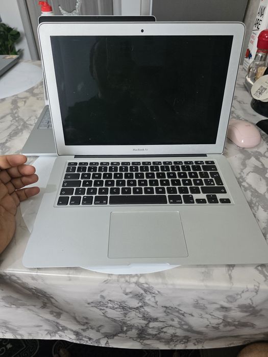Macbook air model vechi