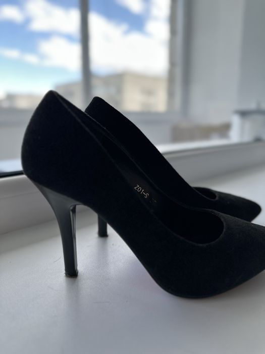 Продам туфли замшевые