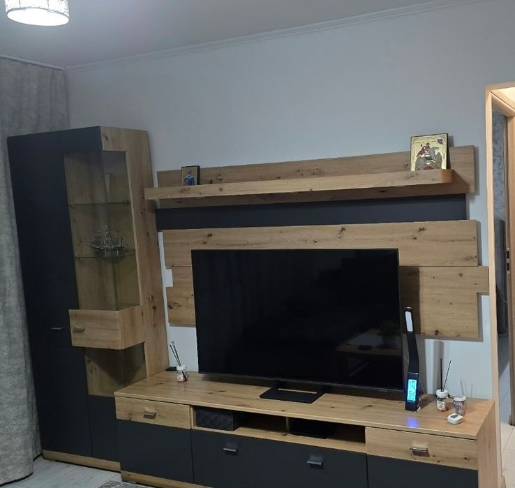 Vand Mobila Sufragerie