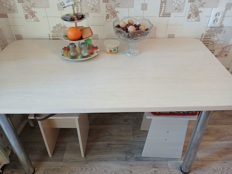 Продам кухонный стол