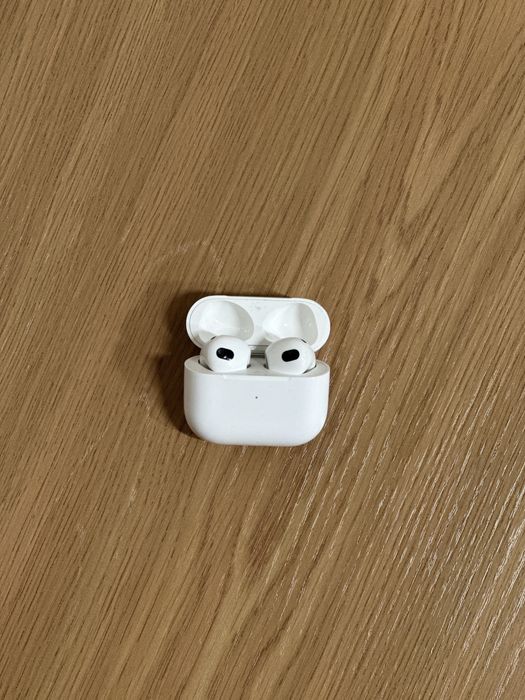 Продам AirPods 3 версия MagSafe