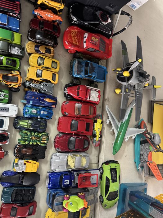 Vind colectie de masinute metalice