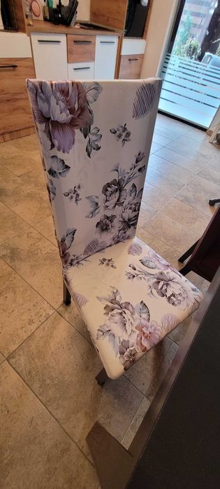 Masă extensibilă Ikea si 4 scaune