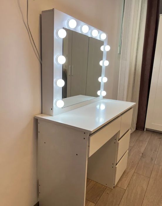 Domez măsuța de makeup