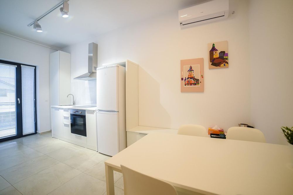 Inchiriere Apartament zona Coresi 4