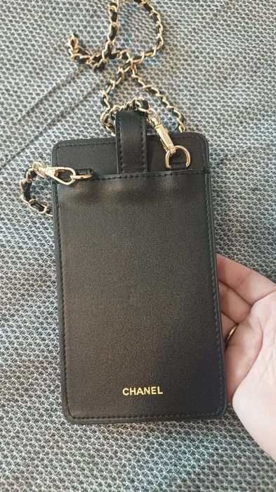 Оригинална чантичка Chanel за телефон