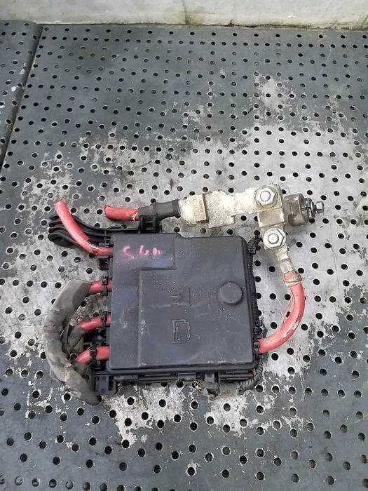Borna baterie plus cu panou sigurante 1.6 d volvo s40 31300557 218994005