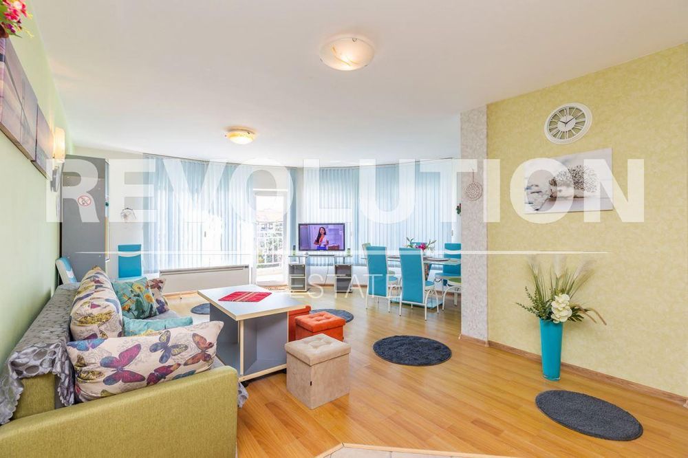 Четиристаен апартамент в района на Общината!