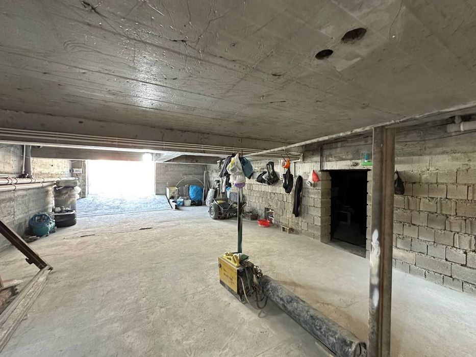 Uchaska sotiladi sergili tumani 2.5 sotix 6 xona