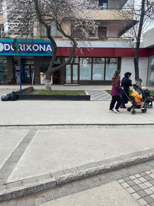 Аренда помещения рядом с м. Беруни, Эко базар, у дороги, парковка