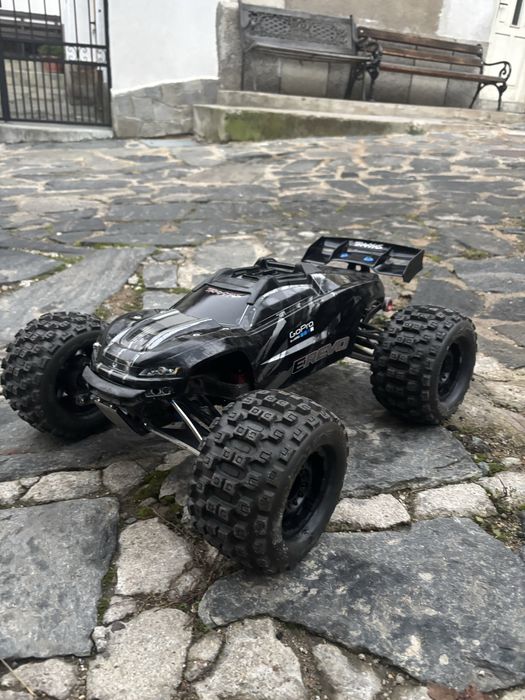 Traxxas e-revo .