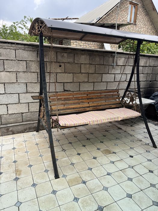 Продаеться качеля садовая