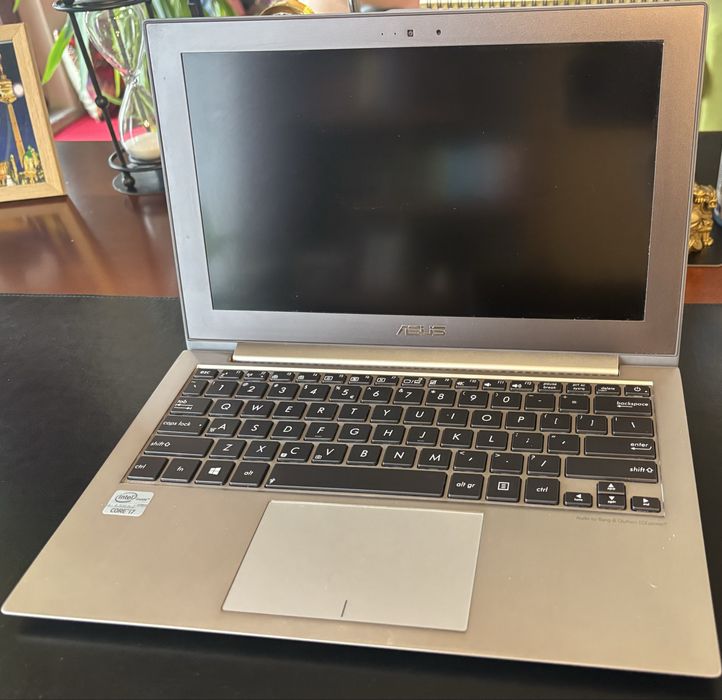 Laptop ASUS Zenbook UX21A, i7, 4GB RAM, SSD 256GB, stare foarte bună