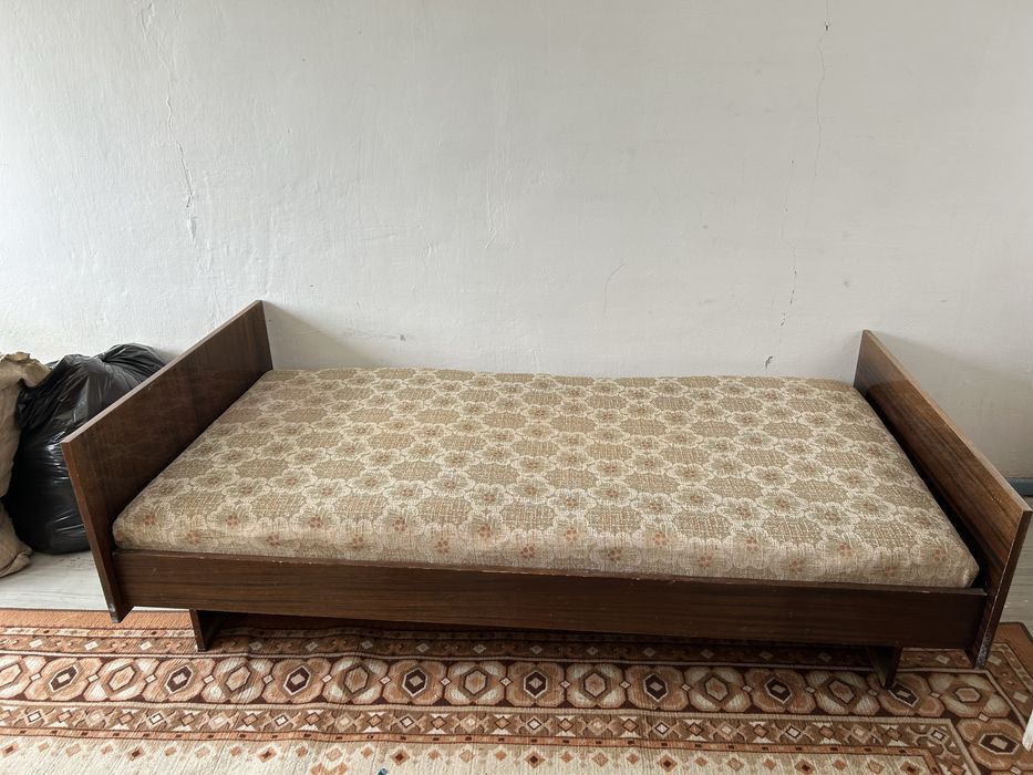 кровать б/у , в хорошем состоянии