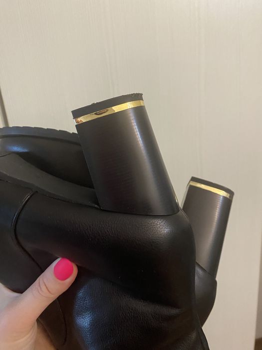 Продам демисезонные сапоги