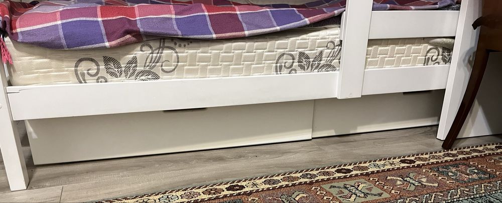 Кровать двухьярусная