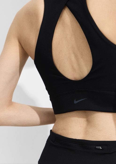 Топ спортивный Nike