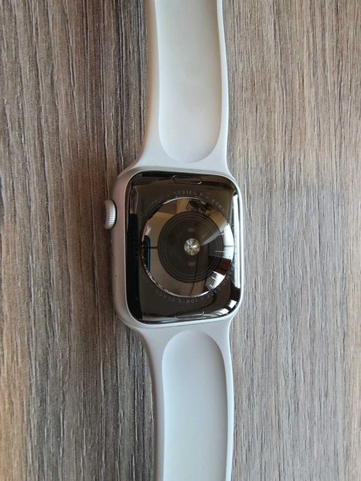 Продавам Apple Watch 5 в добро състояние
