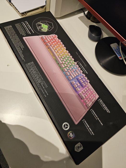 Tastatura Roz Razer BlackWidow V3 Gaming Quartz Mecanica; Green Switch; RGB; Cutie originala