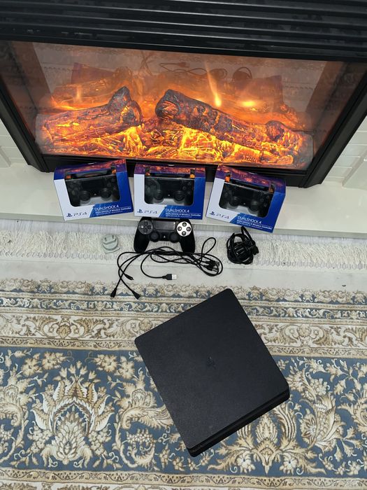 Пластейшн 4 слим срочно продается