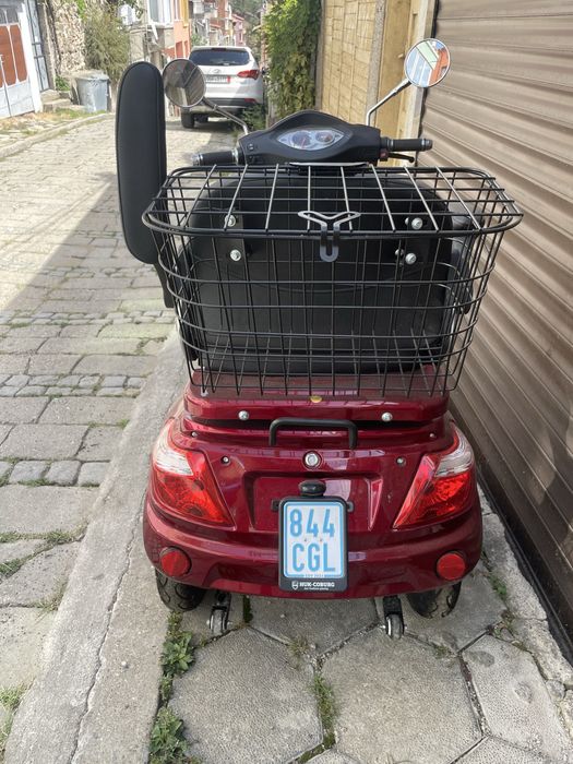 Триколка изцяло на ток документи като Нова